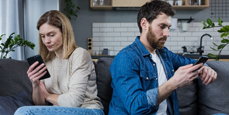 How Technology Is Affecting Your Relationship: 7 Ways Screen Time Can Create Emotional Distance 1